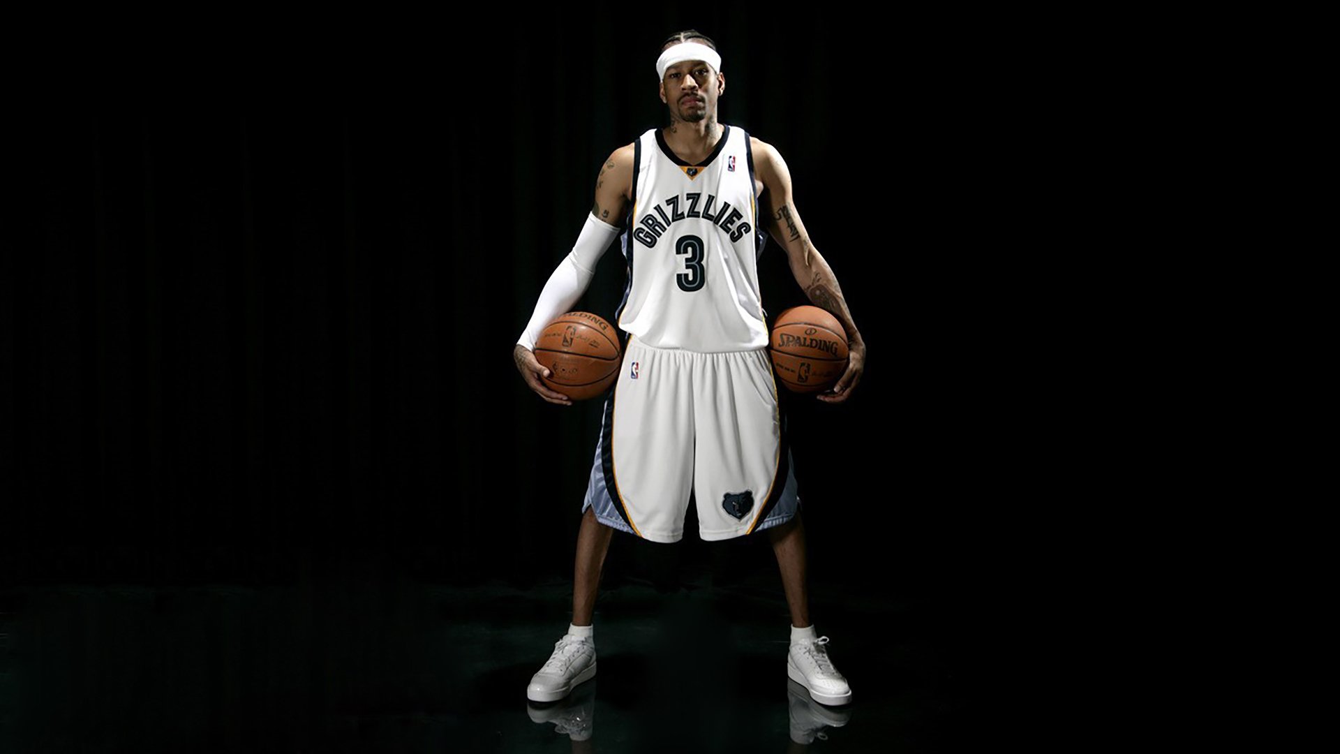 “马科斯·莫奇的精准防守与快速反击,成就美洲狮队的坚固防线”